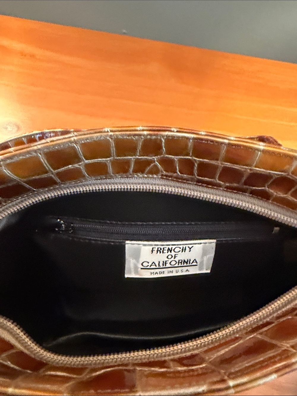 Frenchy of California Vintage 1970’s Crocodile-Embossed PVC Leather Shoulder Bag - Picture 3 of 13